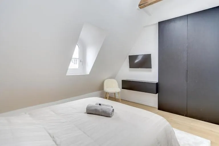 Elegant Home 2Bdr 6P Near Champs Elysees Paris France