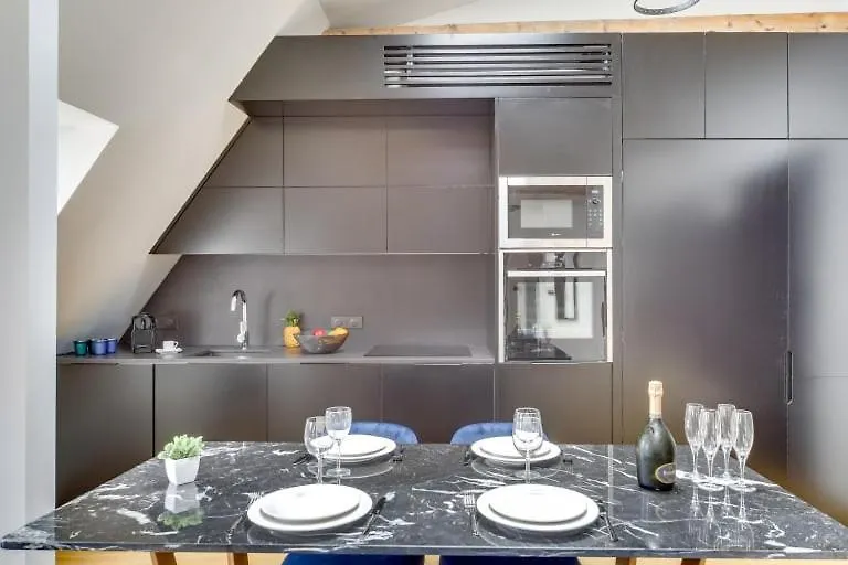 Elegant Home 2Bdr 6P Near Champs Elysees Parijs 0*,  Frankrijk