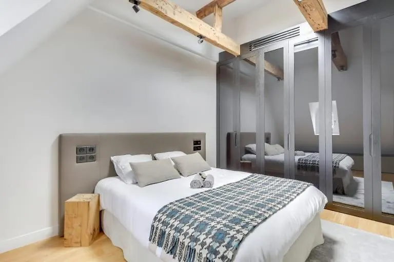 Apartment Elegant Home 2Bdr 6P Near Champs Elysees Paris